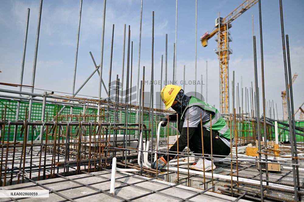 CHINA-HEBEI-XIONG'AN-OUTDOOR WORKERS-HEAT (CN)