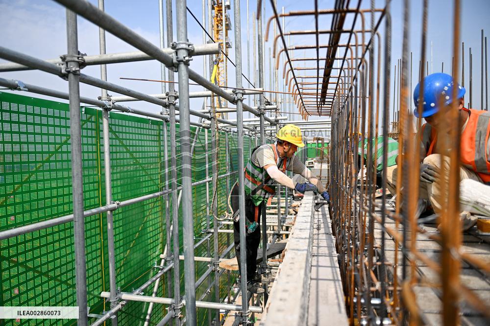 CHINA-HEBEI-XIONG'AN-OUTDOOR WORKERS-HEAT (CN)