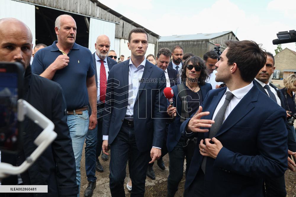 Jordan Bardella On Visit In A Farm - Chuelles