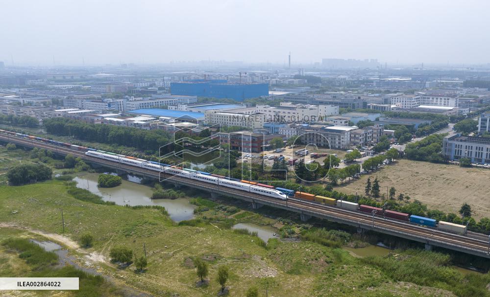 Yangtze River Delta Super Loop High-speed Rail Debut