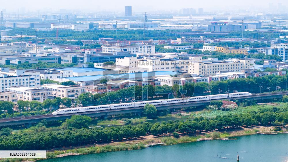 Yangtze River Delta Super Loop High-speed Rail Debut