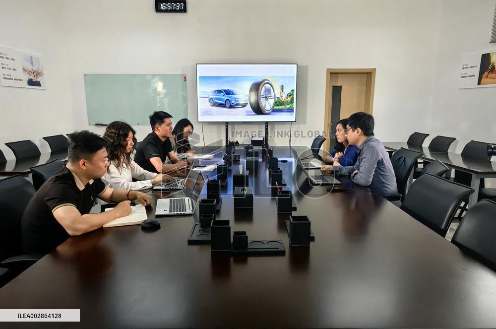 Xinhua Headlines: Chinese, foreign enterprises forge closer partnerships in NEV industry