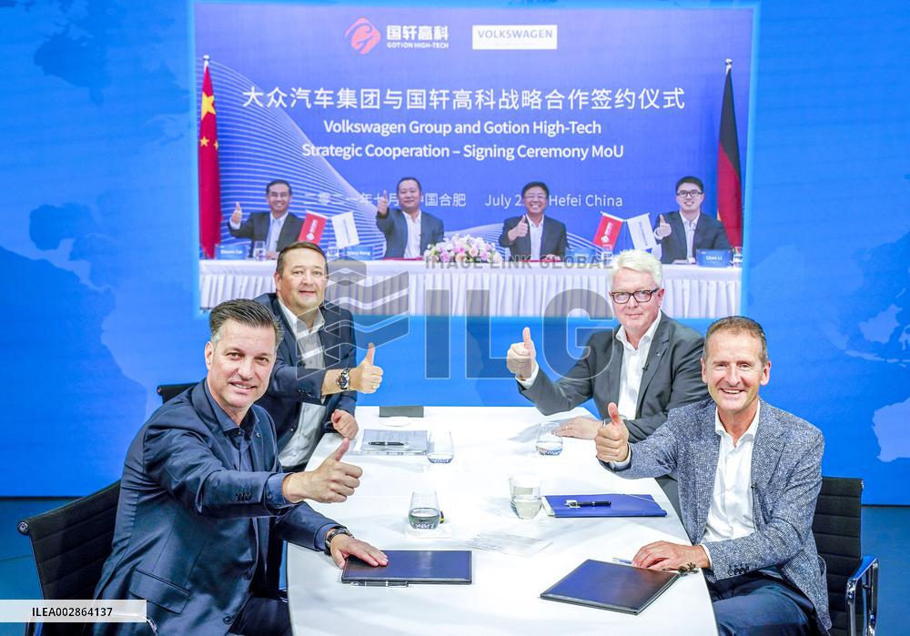 Xinhua Headlines: Chinese, foreign enterprises forge closer partnerships in NEV industry