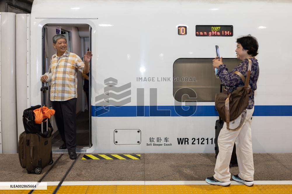 CHINA-BEIJING-SHANGHAI-HONG KONG-HIGH-SPEED SLEEPER TRAIN-OPERATION (CN)