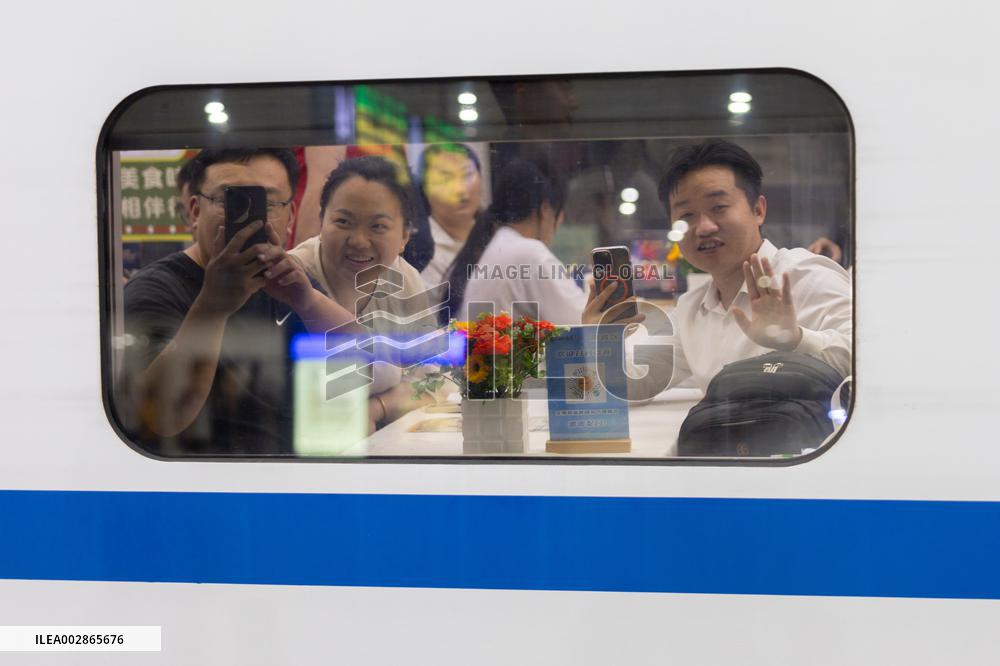 CHINA-BEIJING-SHANGHAI-HONG KONG-HIGH-SPEED SLEEPER TRAIN-OPERATION (CN)