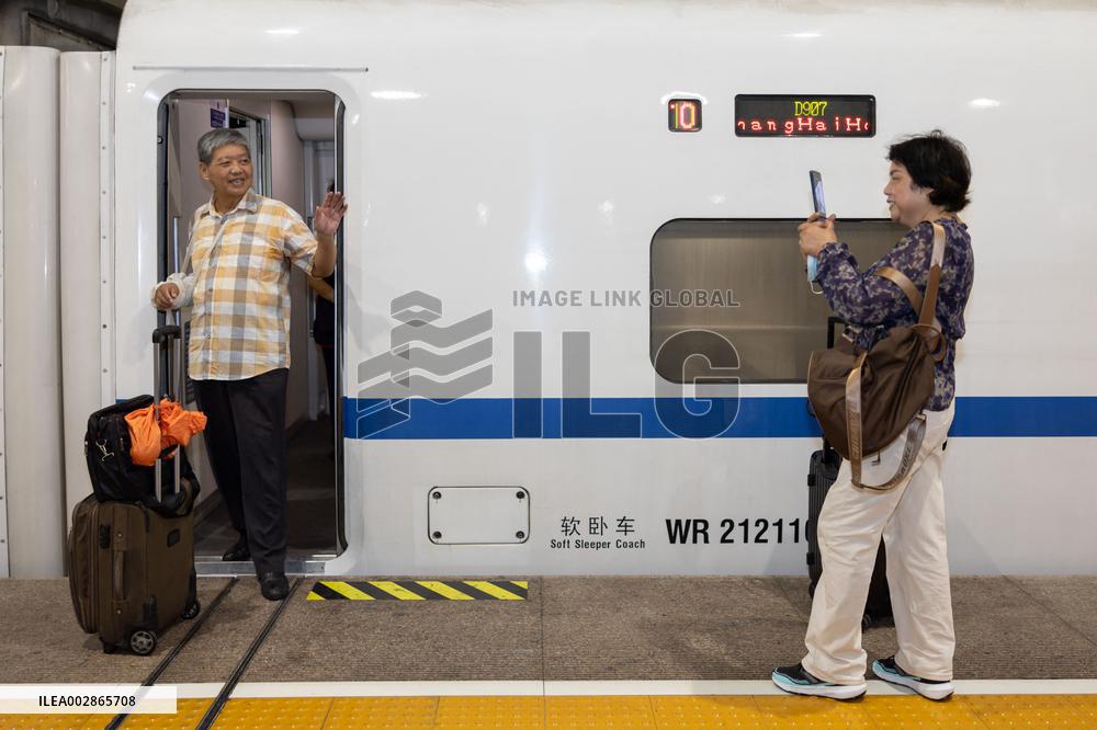 CHINA-BEIJING-SHANGHAI-HONG KONG-HIGH-SPEED SLEEPER TRAIN-OPERATION (CN)