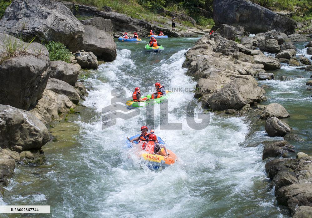 Canyon Rafting Cooling in Yichang