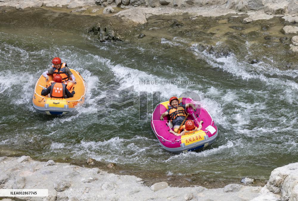 Canyon Rafting Cooling in Yichang