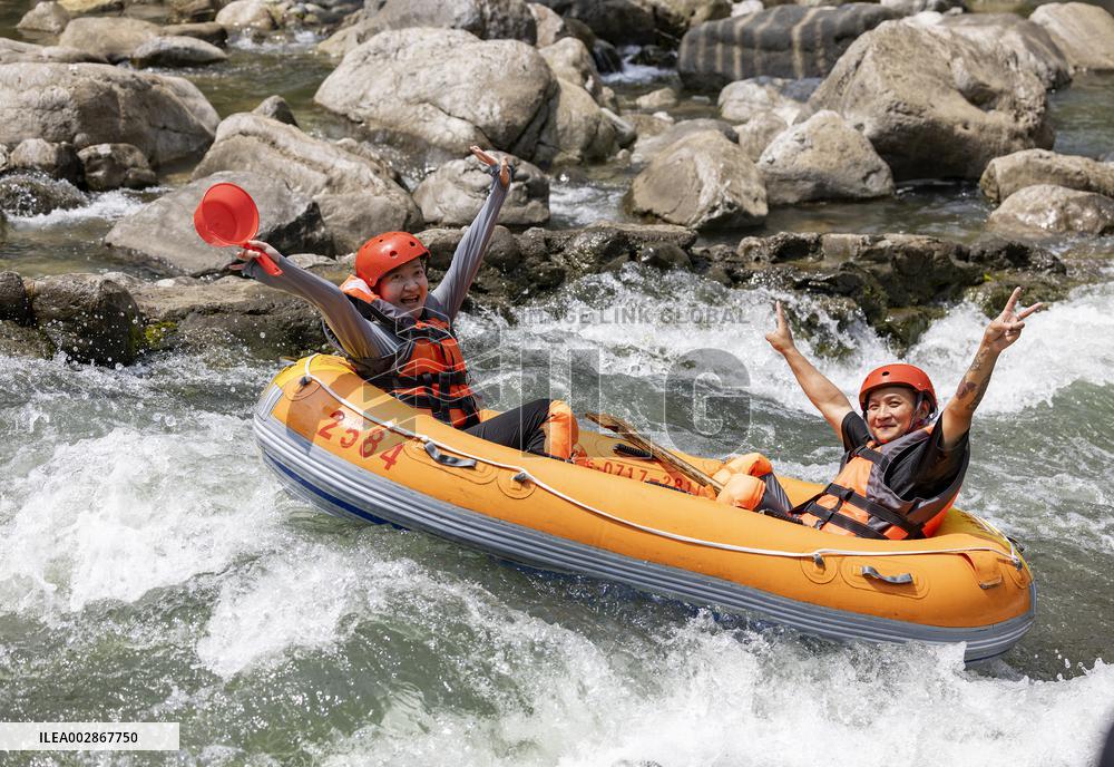 Canyon Rafting Cooling in Yichang