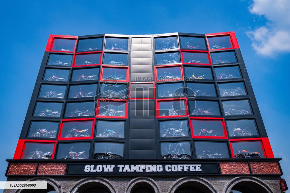 SLOW TAMPING CENTURY Opens in Chongqing