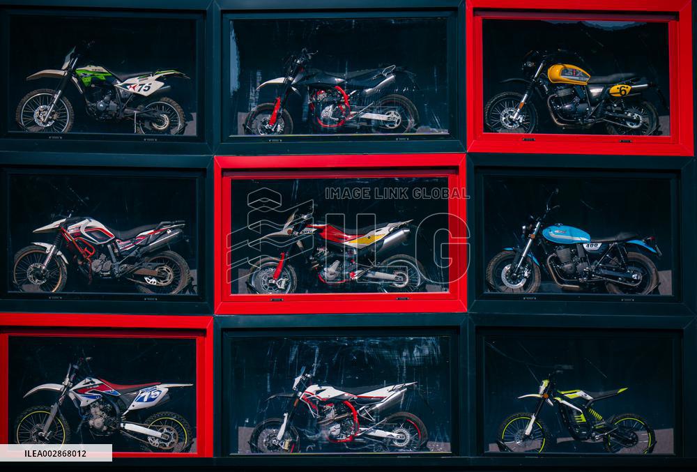 SLOW TAMPING CENTURY Opens in Chongqing