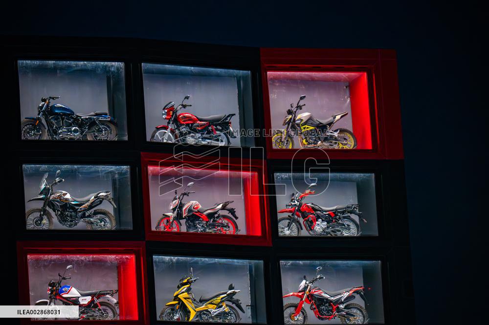 SLOW TAMPING CENTURY Opens in Chongqing