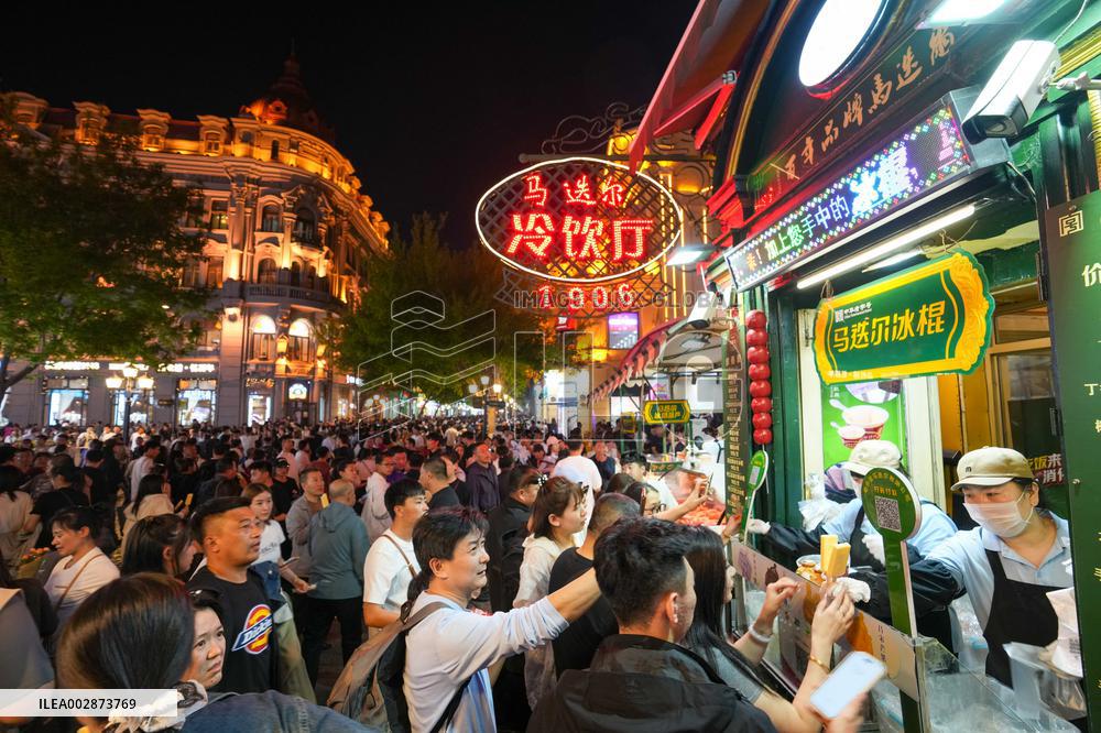 Xinhua Headlines: Chinese economy extends upward trend amid policies to prop up growth