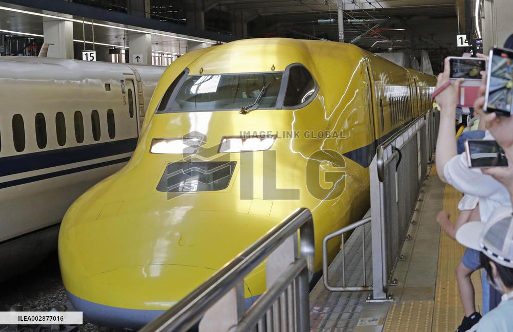 "Doctor Yellow" shinkansen train