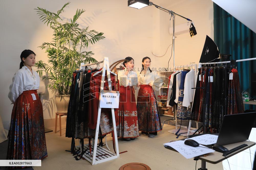 CHINA-SHANDONG-MID-YEAR SHOPPING SPREE (CN)