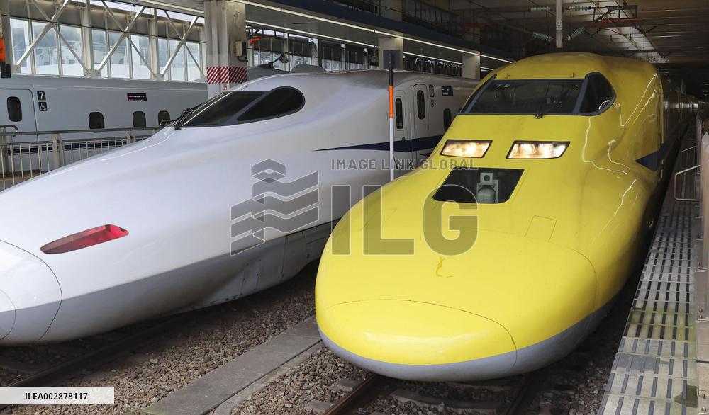 "Doctor Yellow" shinkansen train