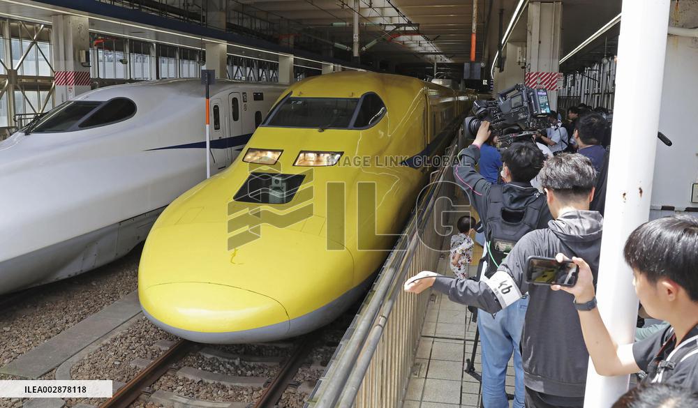 "Doctor Yellow" shinkansen train