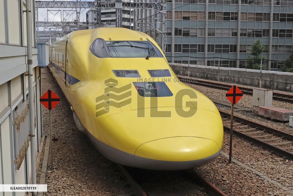 "Doctor Yellow" shinkansen train
