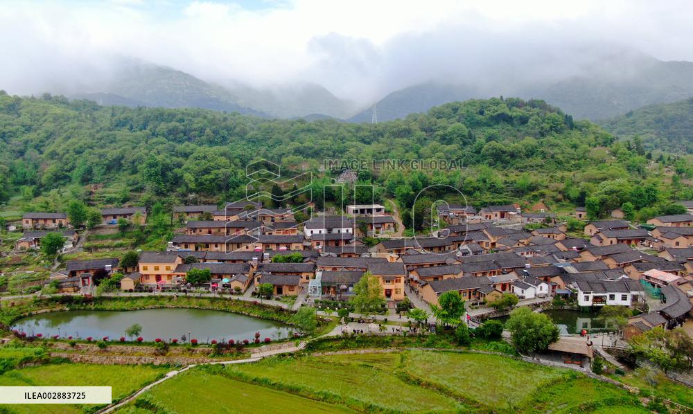 CHINA-CENTRAL REGION-MOUNTAINS-AERIAL VIEW (CN)