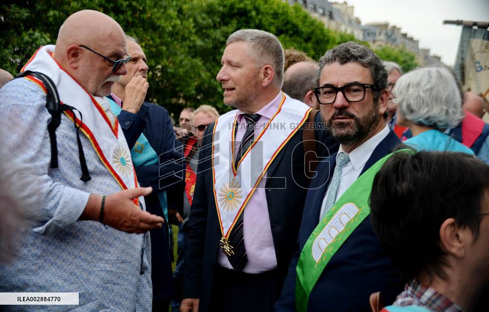 Freemasons Protest Against The Far Right - Paris