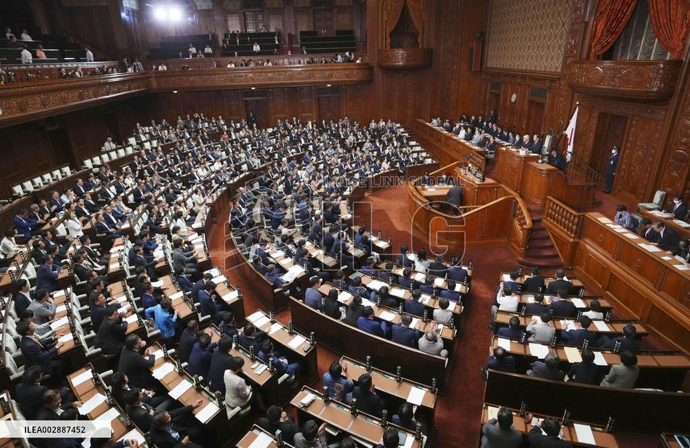 No-confidence motion against Kishida Cabinet rejected