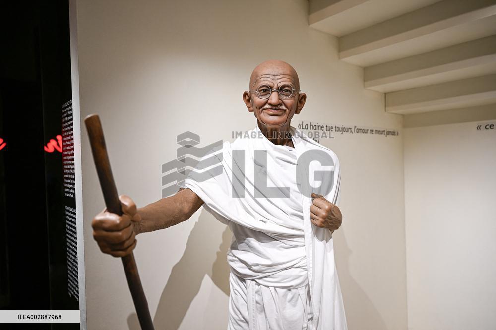 Wax Statues At Musee Grevin - Paris