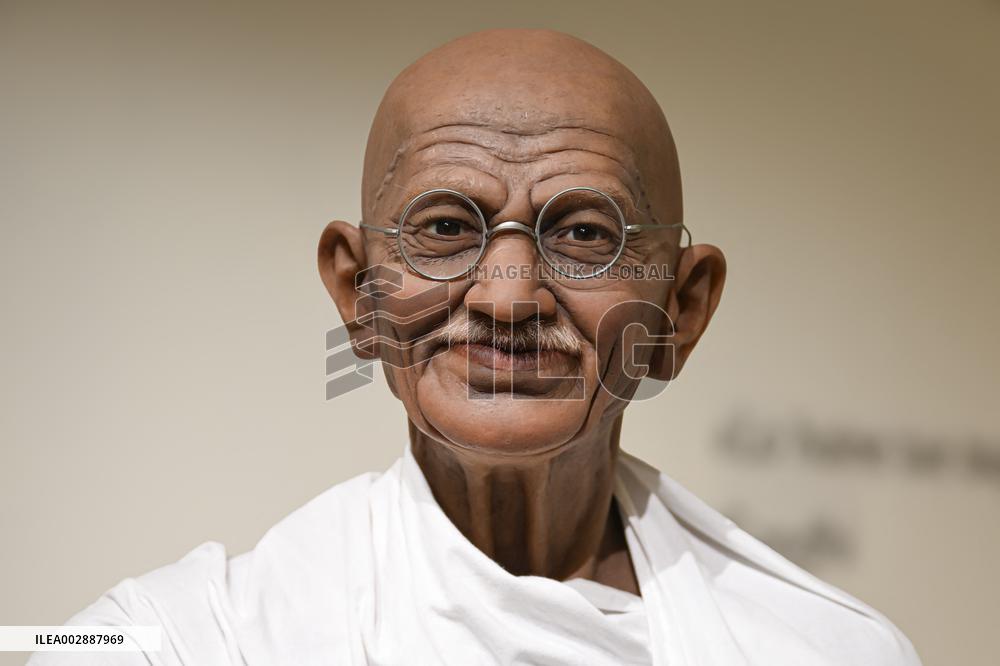 Wax Statues At Musee Grevin - Paris