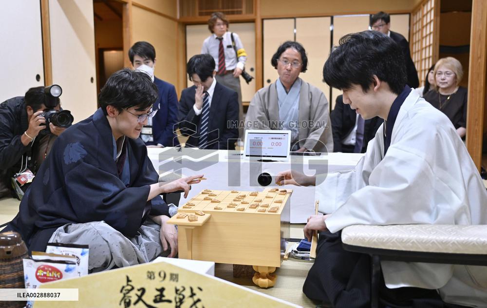 Fujii loses 1 of his 8 titles