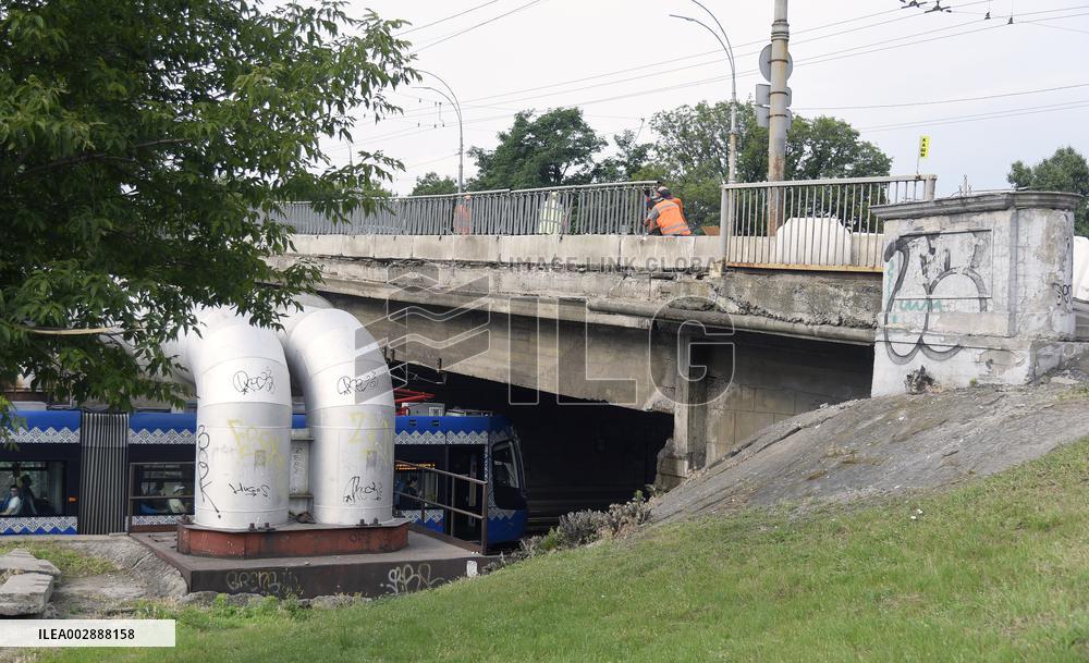 Pedestrian section of Povitroflotskyi Overpass collapses in Kyiv