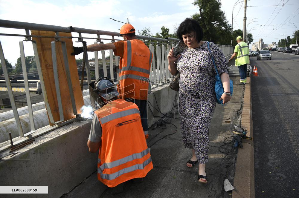 Pedestrian section of Povitroflotskyi Overpass collapses in Kyiv