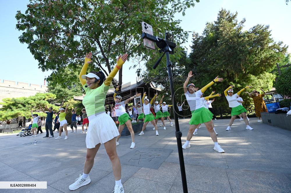 (SP)CHINA-SHAANXI-XI'AN-ANCIENT CITY WALL-DAILY LIFE