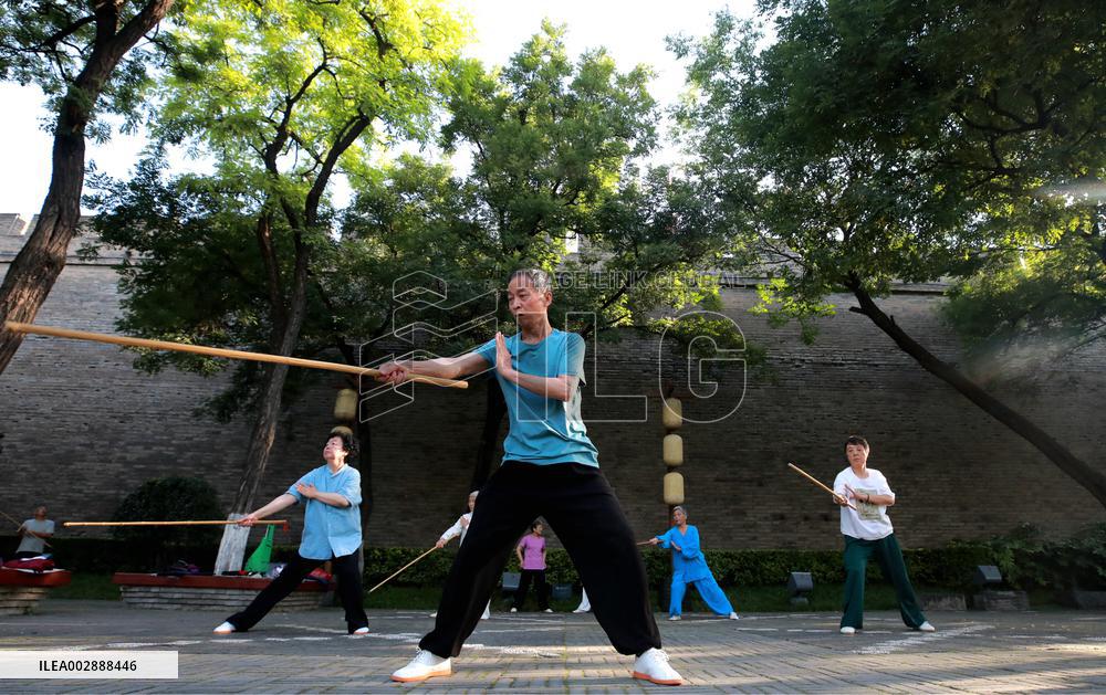 (SP)CHINA-SHAANXI-XI'AN-ANCIENT CITY WALL-DAILY LIFE