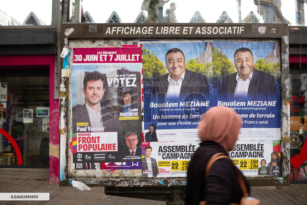 Posters And Leafleting For The Legislative Elections - Paris
