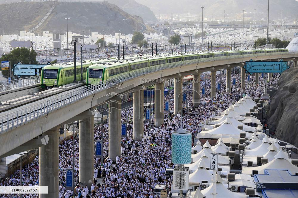 XINHUA PHOTOS OF THE DAY
