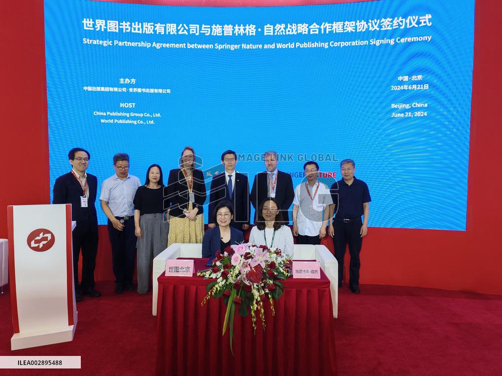 CHINA-BEIJING-LEADING PUBLISHERS-CHINESE ACADEMIC BOOKS-PROMOTION (CN)