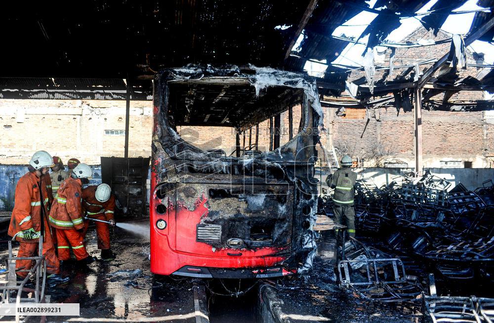 INDONESIA-SURABAYA-GARAGE-FIRE