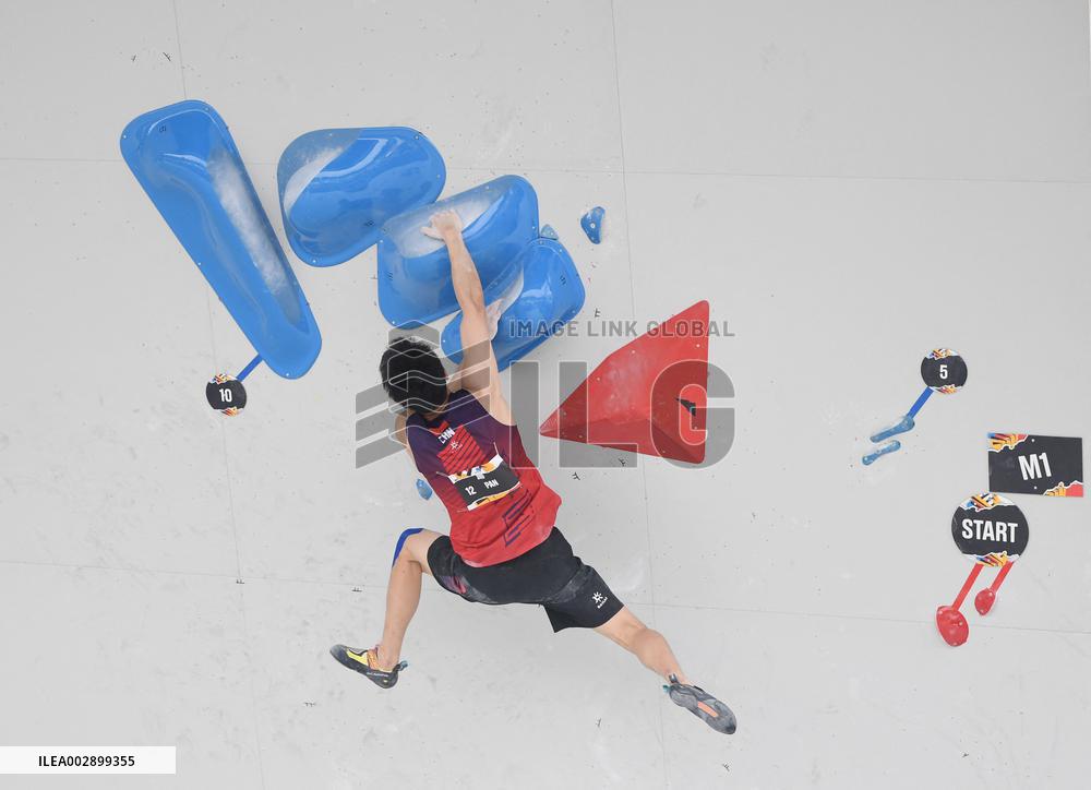 (SP)HUNGARY-BUDAPEST-OLYMPIC QUALIFIER SERIES BUDAPEST-SPORT CLIMBING-MEN'S BOULDER & LEAD SEMIFINAL-BOULDER