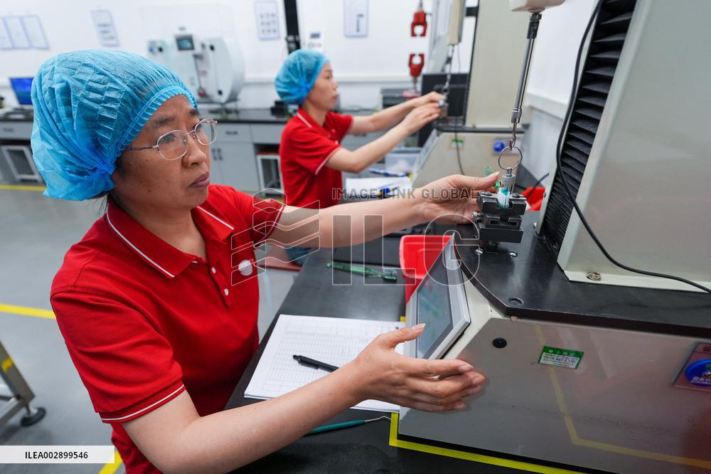CHINA-JIANGSU-YANGZHOU-HANGJI-TOOTHBRUSH-PRODUCTION (CN)