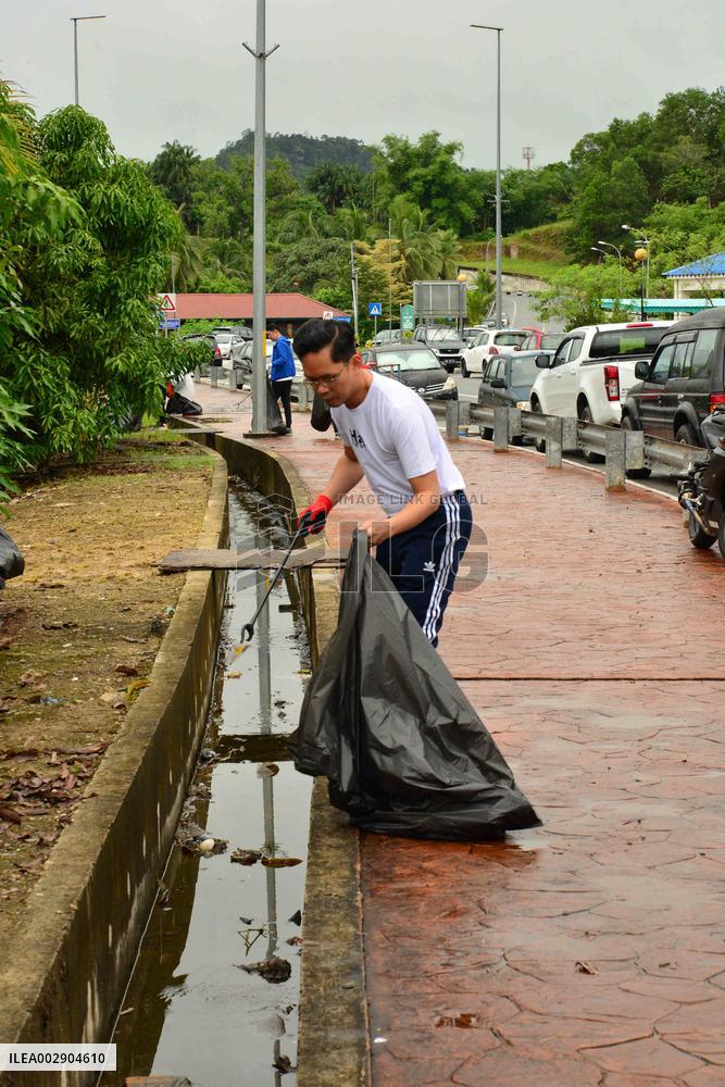 BRUNEI-BANDAR SERI BEGAWAN-RIVER CLEANUP