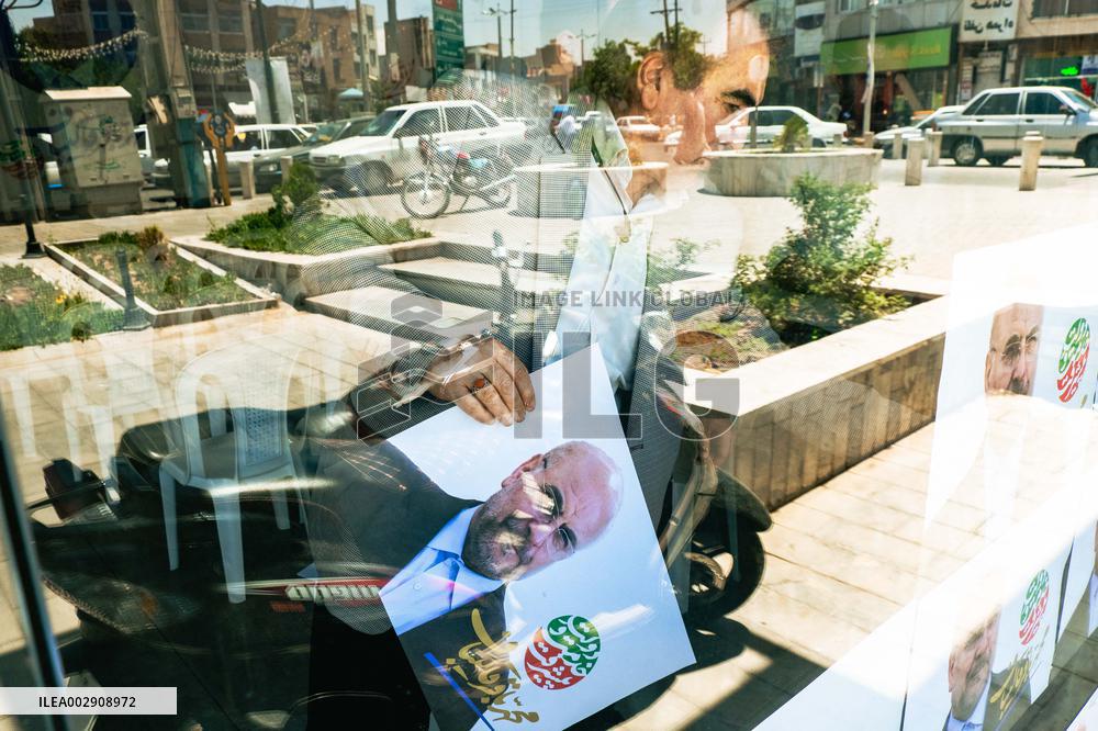 Iran Is Holding Snap Presidential Elections - Qom