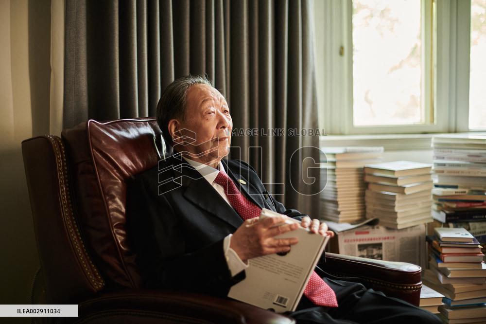 (FOCUS)CHINA-TOP SCI-TECH AWARD-LI DEREN (CN)