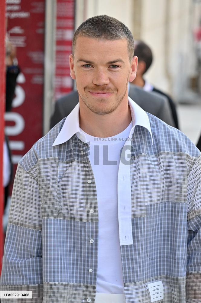 PFW Thom Browne Outside Arrivals