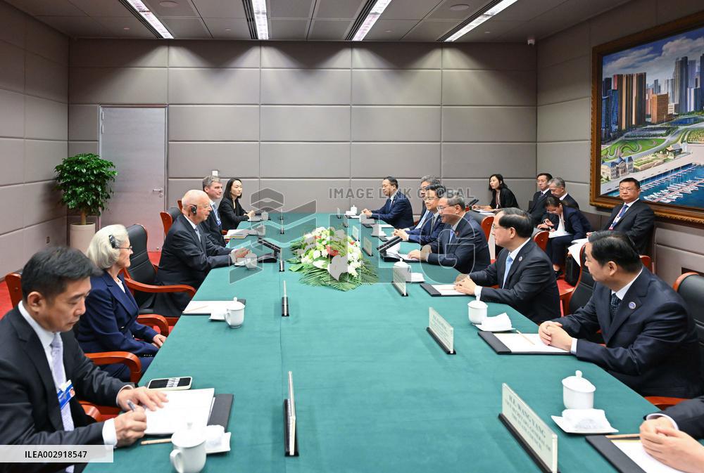 CHINA-LIAONING-DALIAN-LI QIANG-WEF-EXECUTIVE CHAIRMAN-MEETING (CN)