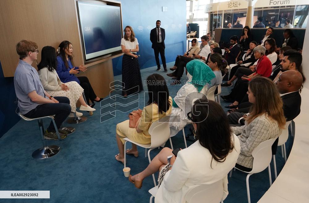 (FOCUS) CHINA-LIAONING-DALIAN-SUMMER DAVOS (CN)