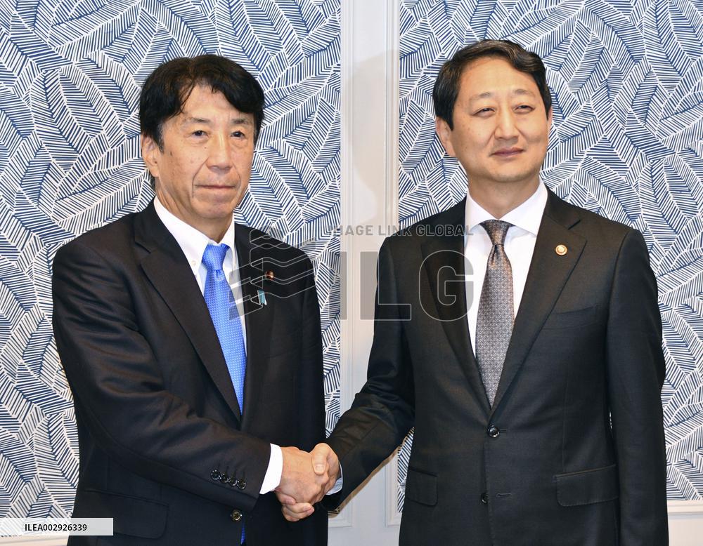 Japan-S. Korea trade ministerial meeting