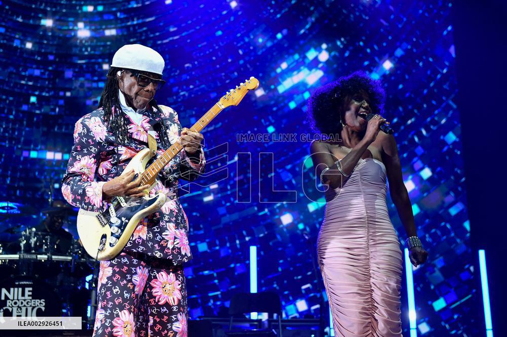 Nile Rodgers & CHIC At The Zenith - Paris