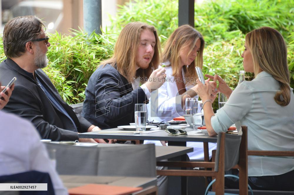 Russell Crowe And Family Having Lunch At Armani Nobu - Milan