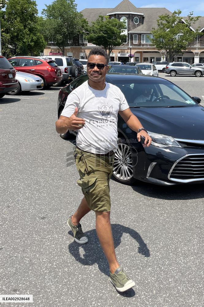 Cuba Gooding Jr Out Shopping - NYC