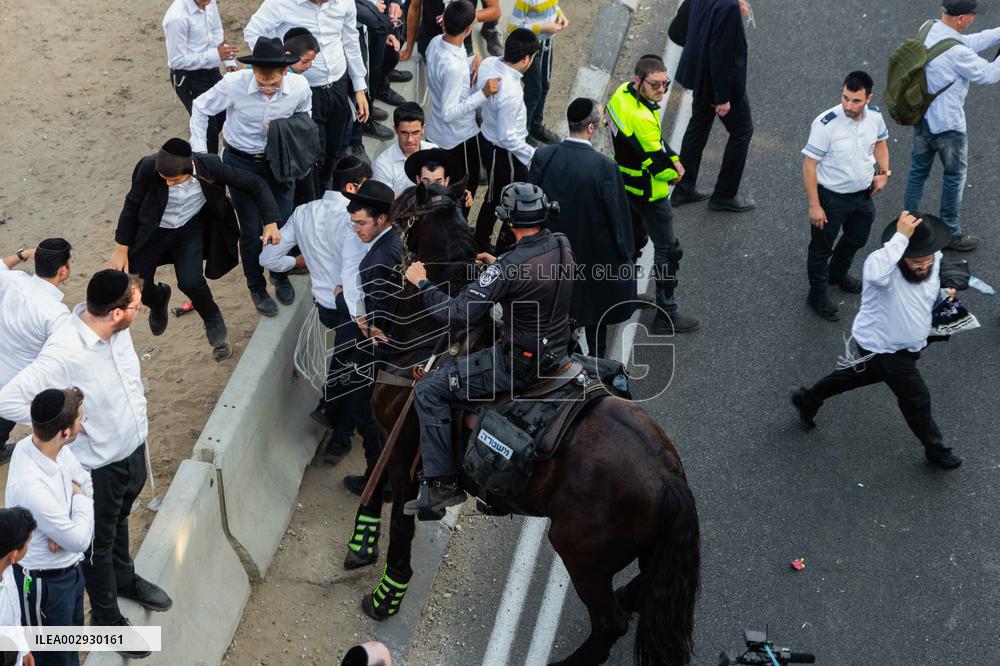 Ultra-Orthodox Jews Protest Army Conscription - Israel