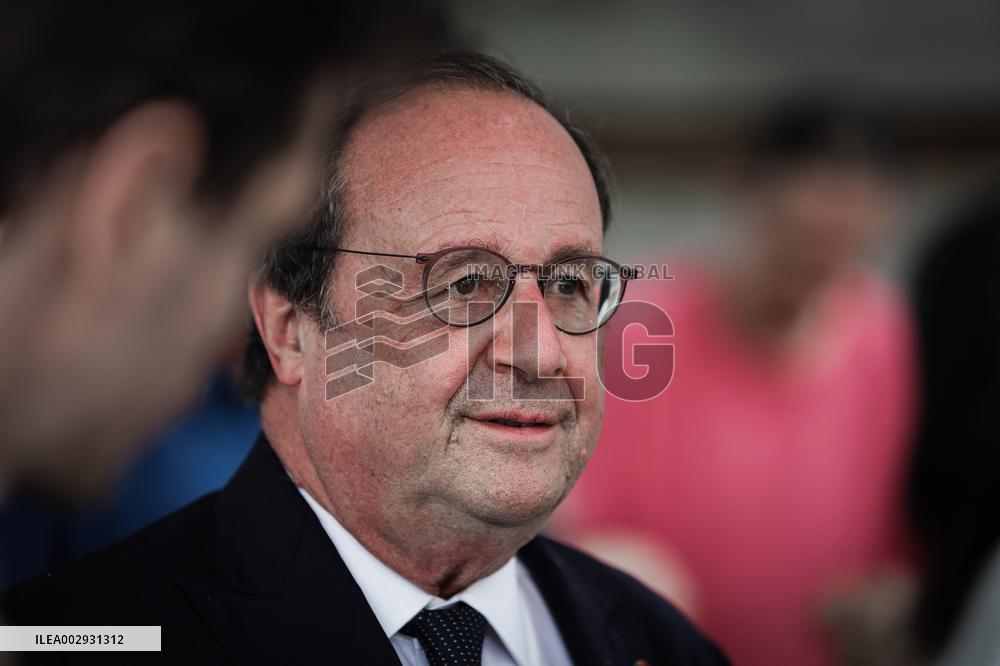 Ex-President Francois Hollande Campaigns In A Market - Argentat-sur-Dordogne